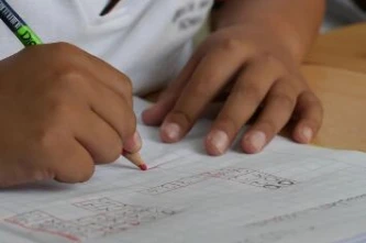 学生在学校一般买的什么保险